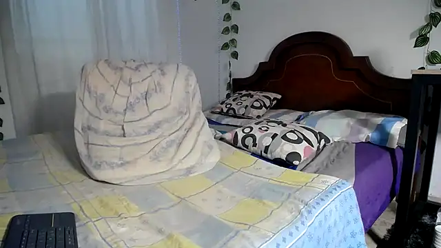 Snapshot of ivonne__hott1 chatting on September 9, 2025, 4:06 pm ivonne hott1 online show from September 9, 2025, 4:06 pm
