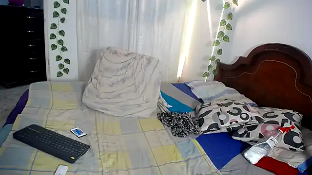 Snapshot of ivonne__hott1 chatting on October 17, 2025, 5:59 pm ivonne hott1 online show from October 17, 2025, 5:59 pm