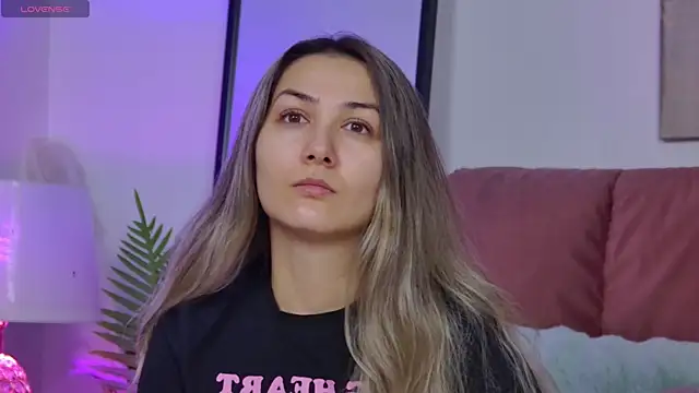 Snapshot of NicolLopeze chatting on November 14, 2025, 6:23 am NicolLopeze online show from November 14, 2025, 6:23 am