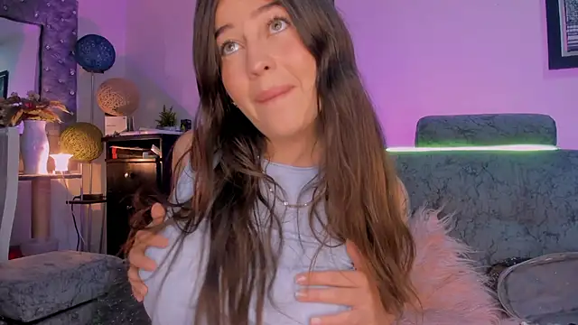 zoe kittylove online show from November 10, 2025, 5:39 am