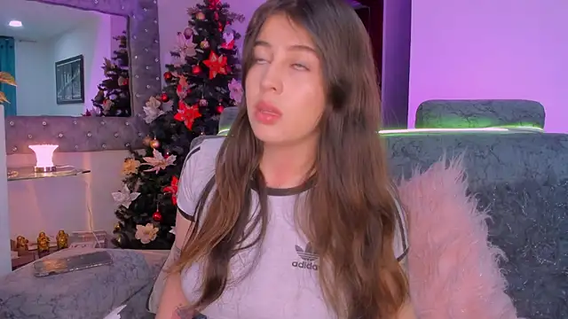 zoe kittylove online show from November 19, 2025, 5:29 am