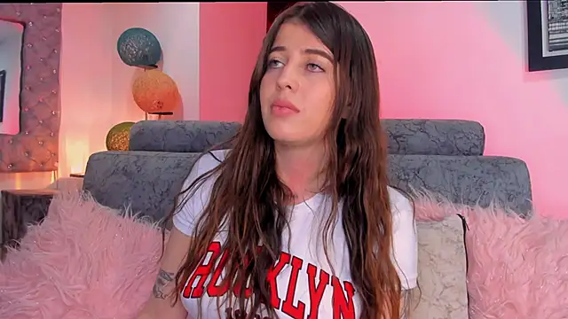 zoe kittylove online show from January 18, 2026, 5:44 am