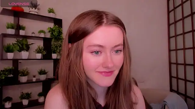 KateCuddle online show from April 3, 2026, 2:53 am