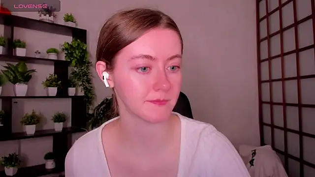 KateCuddle online show from May 8, 2026, 2:17 am
