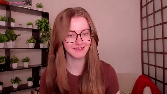 KateCuddle online show from May 15, 2026, 2:18 am
