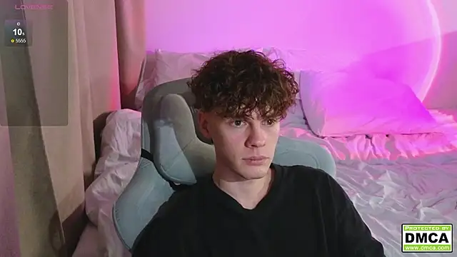 cute thomas online show from March 11, 2026, 7:53 pm