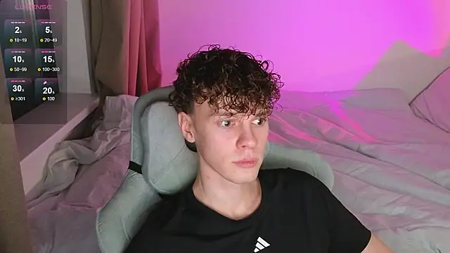 cute thomas online show from March 29, 2026, 7:14 pm