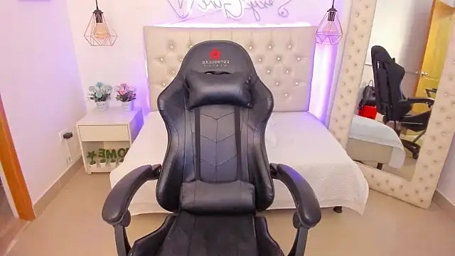 xiomara  cortes online show from February 1, 2025, 7:13 pm