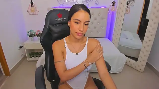 xiomara  cortes online show from February 4, 2025, 7:11 pm