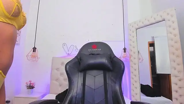 xiomara  cortes online show from February 18, 2025, 7:30 pm