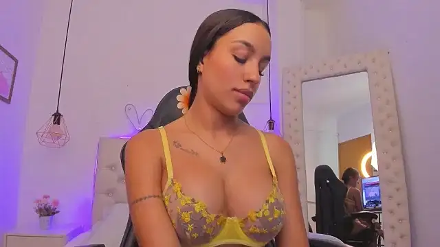 xiomara  cortes online show from March 4, 2025, 1:12 am