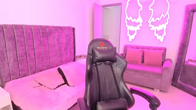 xiomara  cortes online show from October 6, 2025, 7:11 pm