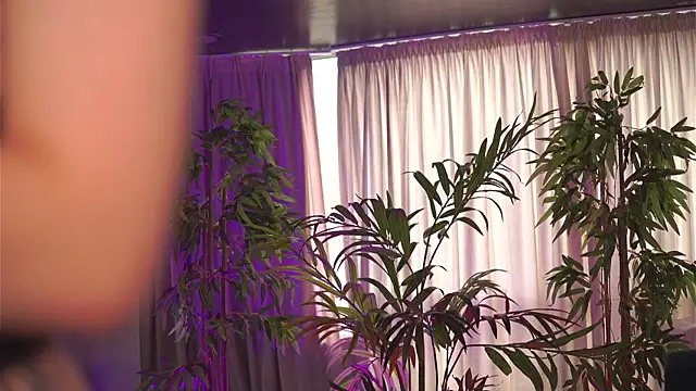 HotSkinnyX online show from November 9, 2025, 9:40 am