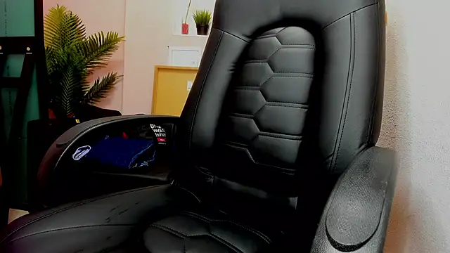 Persephoni online show from March 9, 2025, 8:51 am