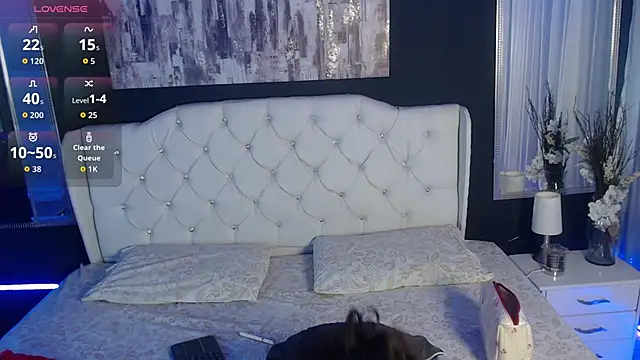 LiaVillalobos online show from November 8, 2025, 4:18 pm