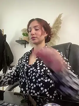 LiaVillalobos online show from April 27, 2026, 1:53 pm