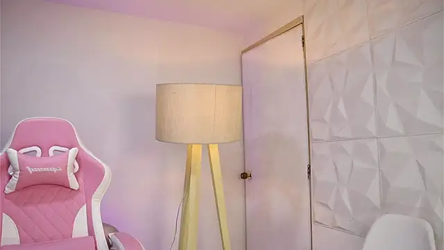 dianebleu online show from November 7, 2025, 4:01 am