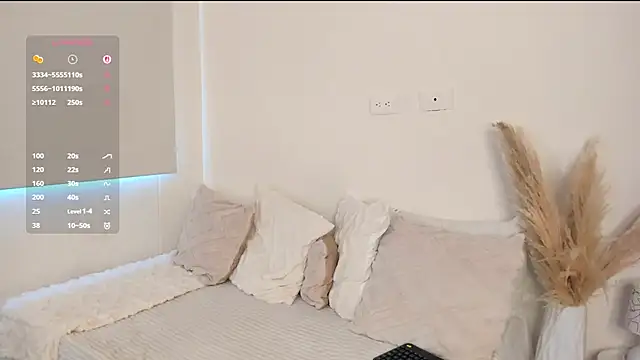 ZOEGARNER01 online show from October 1, 2025, 7:09 pm