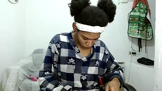 angelamarie1 online show from November 5, 2025, 11:21 am