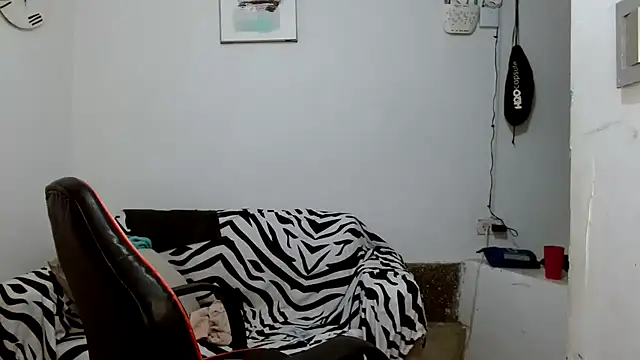 angelamarie1 online show from April 5, 2026, 7:44 pm