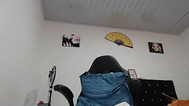 pamelabigcock69 online show from April 21, 2026, 2:01 pm