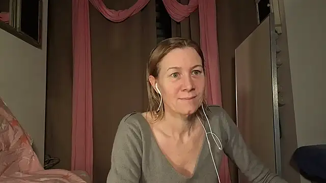 Lola Belgium online show from February 3, 2026, 7:13 am