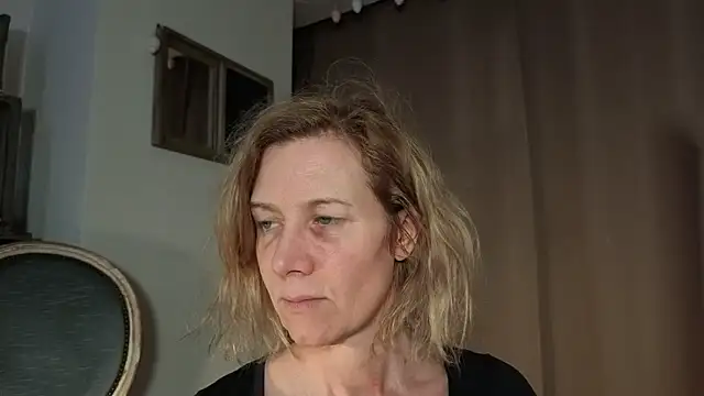 Lola Belgium online show from April 1, 2026, 5:43 pm