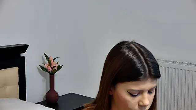 Sierra Halle online show from March 19, 2025, 8:32 pm