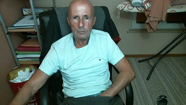 olibrius71 online show from November 8, 2025, 5:34 pm