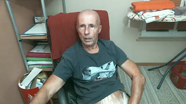 olibrius71 online show from December 3, 2025, 7:23 pm