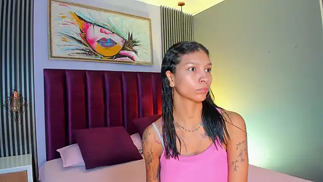 LauraAristizabal online show from March 12, 2026, 12:33 pm