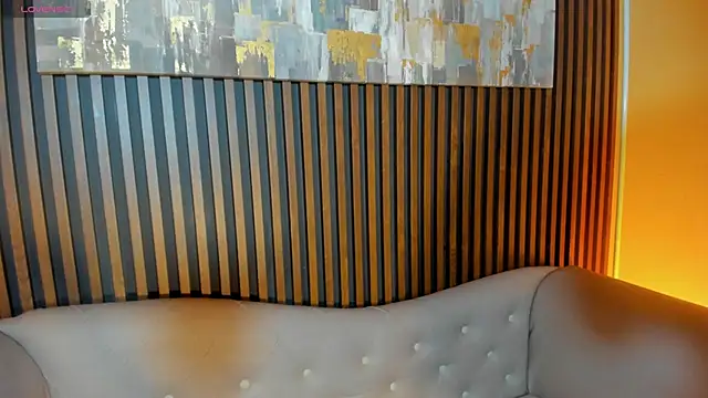 LauraAristizabal online show from March 19, 2026, 12:31 pm