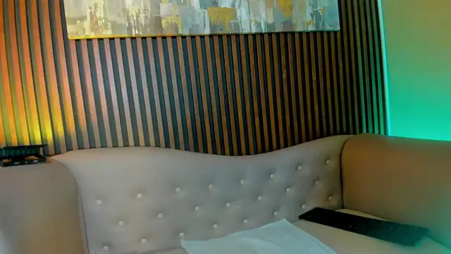 LauraAristizabal online show from March 22, 2026, 12:52 pm