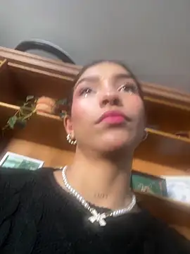 Snapshot of LauraAristizabal chatting on April 30, 2026, 12:22 pm LauraAristizabal online show from April 30, 2026, 12:22 pm