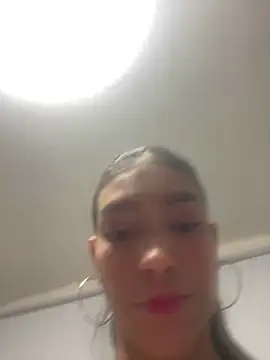 Snapshot of LauraAristizabal chatting on May 7, 2026, 11:37 am LauraAristizabal online show from May 7, 2026, 11:37 am