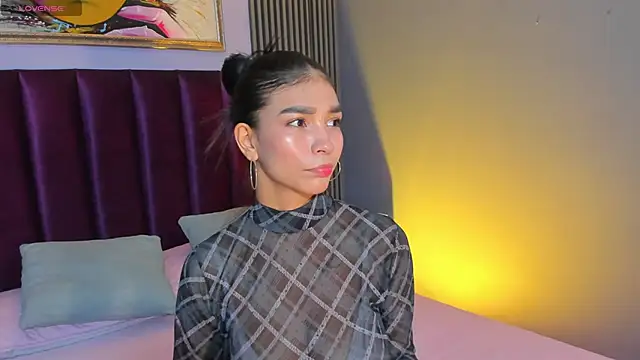 Snapshot of LauraAristizabal chatting on May 11, 2026, 11:49 am LauraAristizabal online show from May 11, 2026, 11:49 am