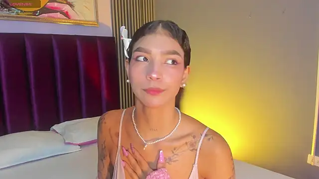 Snapshot of LauraAristizabal chatting on May 20, 2026, 12:00 pm LauraAristizabal online show from May 20, 2026, 12:00 pm
