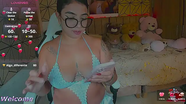 Snapshot of vane_lopez_ chatting on October 7, 2025, 5:54 pm vane lopez online show from October 7, 2025, 5:54 pm