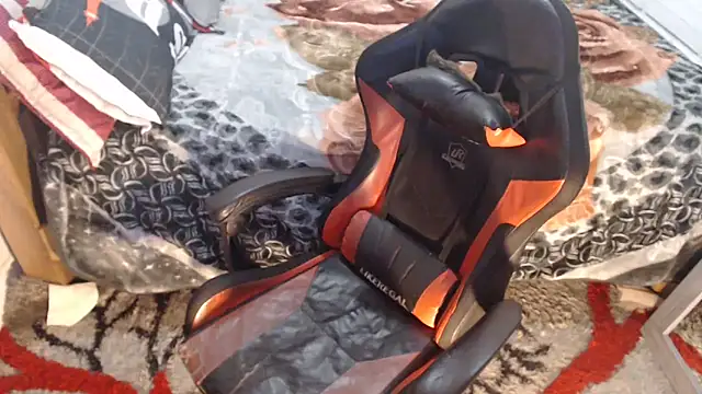 sexyjustin202 online show from April 6, 2026, 8:10 pm