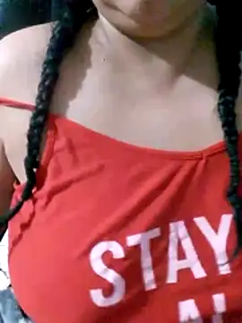 Snapshot of Mamilinda18 chatting on November 28, 2025, 4:04 am Mamilinda18 online show from November 28, 2025, 4:04 am