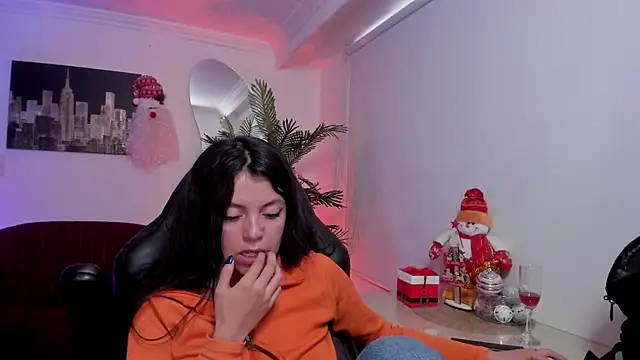 Snapshot of Meghan320 chatting on December 31, 2024, 2:58 pm Meghan320 online show from December 31, 2024, 2:58 pm