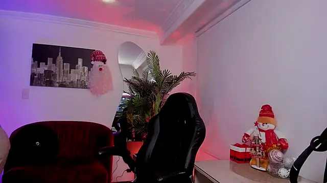 Snapshot of Meghan320 chatting on January 5, 2025, 11:37 am Meghan320 online show from January 5, 2025, 11:37 am