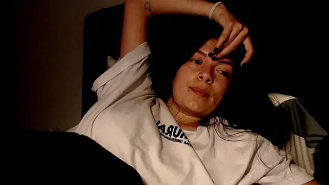 Snapshot of Meghan320 chatting on January 15, 2025, 4:57 am Meghan320 online show from January 15, 2025, 4:57 am