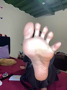 Snapshot of Meghan320 chatting on March 6, 2025, 12:32 am Meghan320 online show from March 6, 2025, 12:32 am