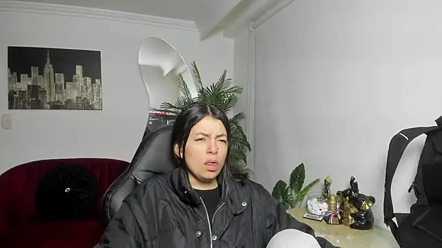 Snapshot of Meghan320 chatting on October 13, 2025, 11:54 am Meghan320 online show from October 13, 2025, 11:54 am