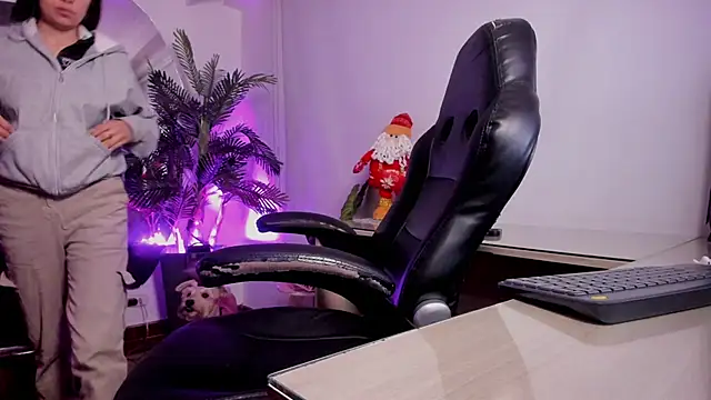 Snapshot of Meghan320 chatting on November 20, 2025, 11:32 am Meghan320 online show from November 20, 2025, 11:32 am