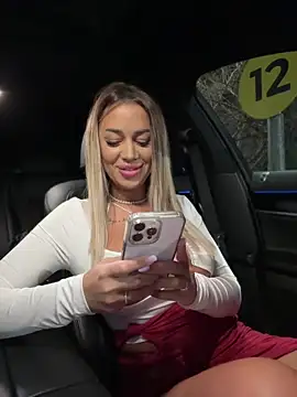 Snapshot of KirstieVegas chatting on January 12, 2025, 4:29 pm KirstieVegas online show from January 12, 2025, 4:29 pm