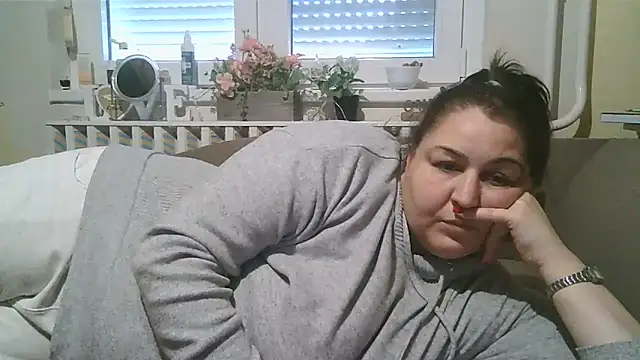 Snapshot of Mileva88 chatting on December 28, 2024, 2:10 pm Mileva88 online show from December 28, 2024, 2:10 pm