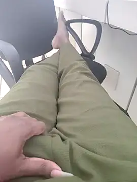 Snapshot of Mallupaiyanaachu chatting on December 21, 2025, 7:37 am Mallupaiyanaachu online show from December 21, 2025, 7:37 am