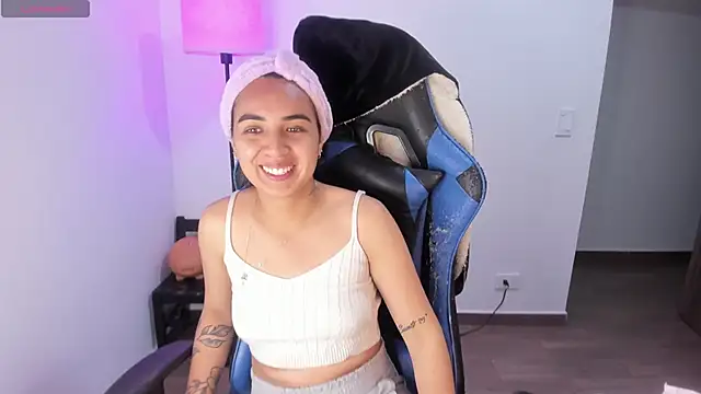 Miss Nicole online show from November 5, 2025, 7:25 pm